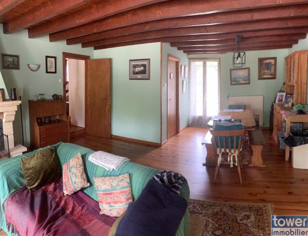 FONTAINE CHALENDRAY 17510 - Maison 11 piéces de 350 m² habitables sur un terrain de 4200 m²