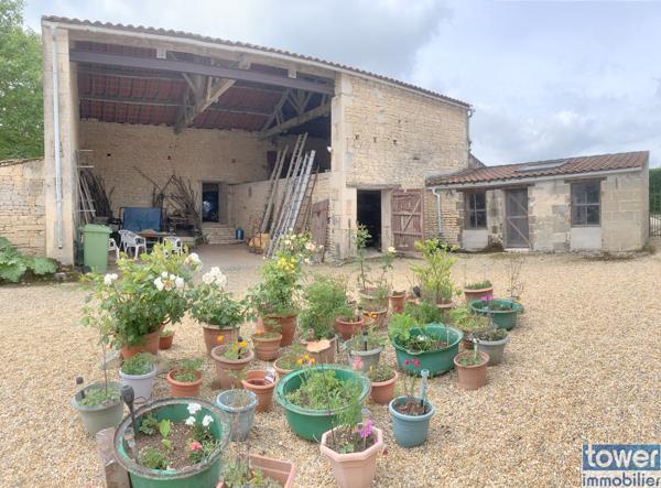 FONTAINE CHALENDRAY 17510 - Maison 11 piéces de 350 m² habitables sur un terrain de 4200 m²