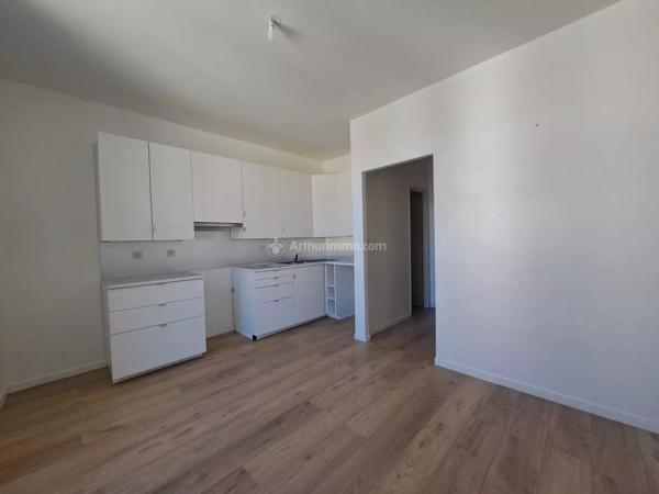 Location                                                      Appartement
                        
                     3 pièces                                         à Carmaux