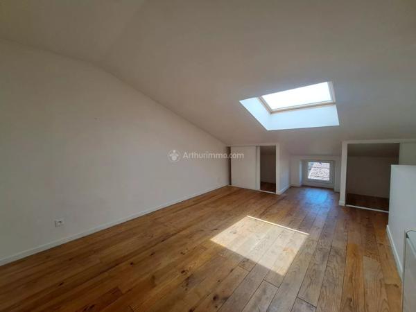 Location                                                      Appartement
                        
                     3 pièces                                         à Carmaux