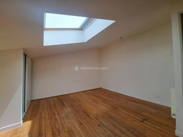 Location                                                      Appartement
                        
                     3 pièces                                         à Carmaux