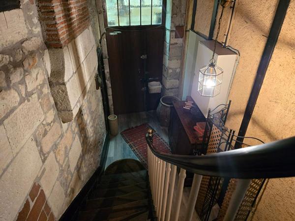 Immeuble comprenant un duplex d'environ 150 m² et un local commercial de 100 m² , au coeur du centre historique de Périgueux