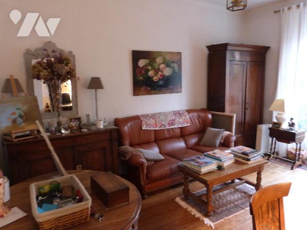 Maison individuelle avec jardin... Vente avec locataires en place....