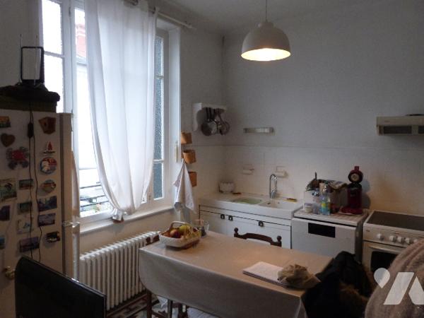 Maison individuelle avec jardin... Vente avec locataires en place....