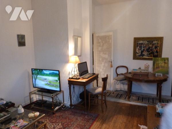 Maison individuelle avec jardin... Vente avec locataires en place....