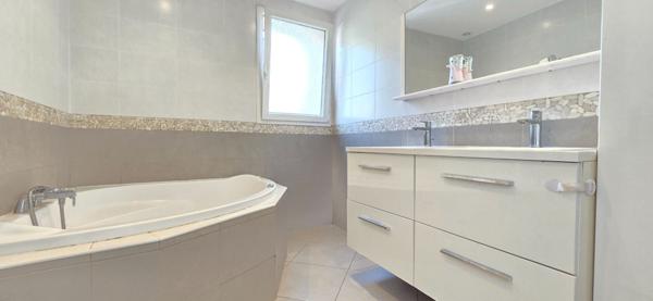 Appartement Villeneuve Loubet 3/4 pièce(s) 80 m² Rez de jardin parkings