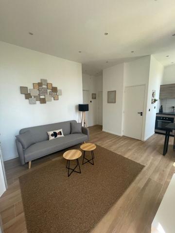 LOCATION 2 PIECES MEUBLE - PERIER 13008 MARSEILLE