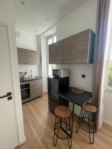 LOCATION 2 PIECES MEUBLE - PERIER 13008 MARSEILLE