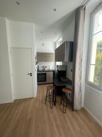 LOCATION 2 PIECES MEUBLE - PERIER 13008 MARSEILLE