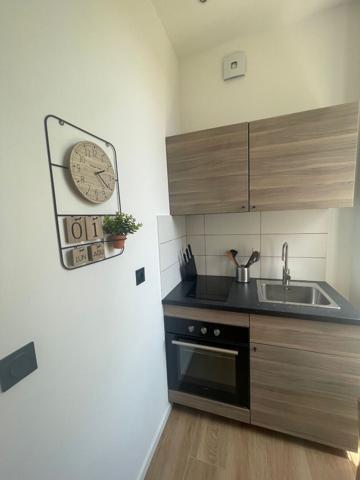 LOCATION 2 PIECES MEUBLE - PERIER 13008 MARSEILLE