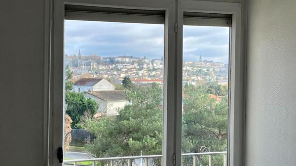 Vue dégagée dans une résidence sécurisée