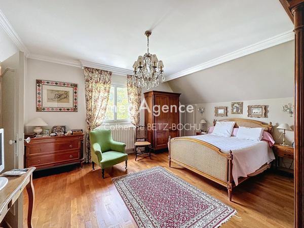 Maison à Deuil-la-Barre, 95170 - 10 pièces 240m²