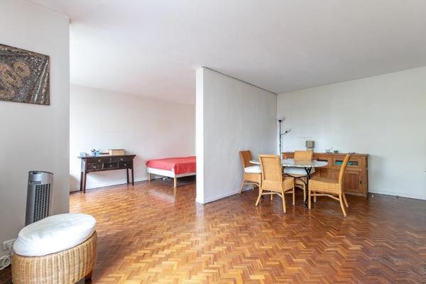 Appartement 2 pièces 53 m² — Sur cour — Calme — À rénover — Paris 11e