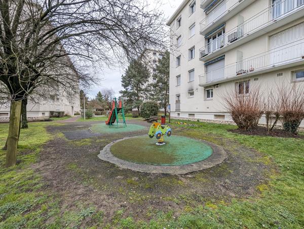 Appartement 5 pièces 85.40 m² - Proche Bois de Vincennes