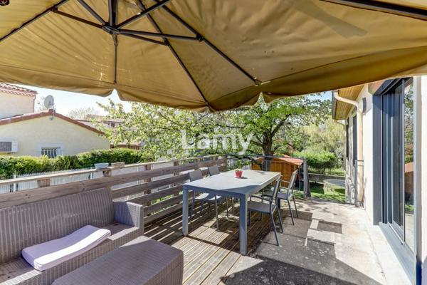 Maison, jardin, terrasse, garage