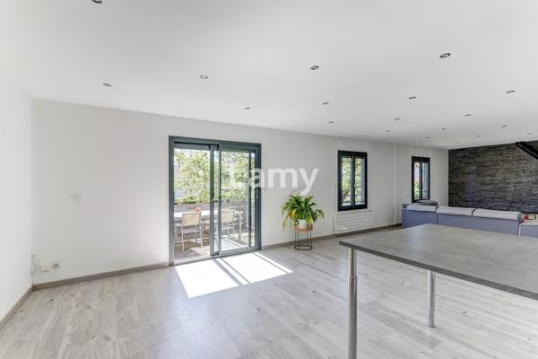 Maison, jardin, terrasse, garage