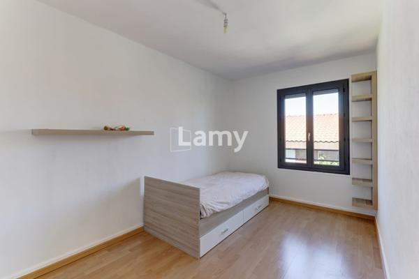Maison, jardin, terrasse, garage