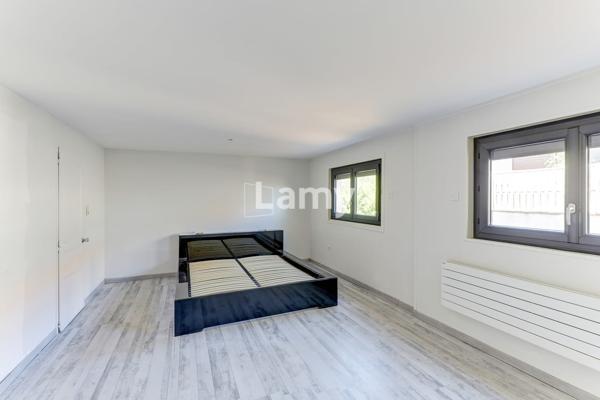 Maison, jardin, terrasse, garage
