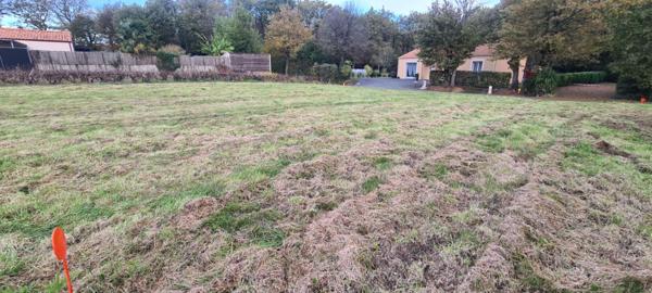 Terrain Constructible Village Gorges 442 M², non viabilisé et libre de constructeur (Lot 3)