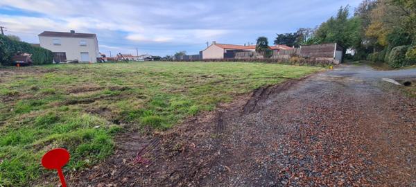 Terrain Constructible Village Gorges 442 M², non viabilisé et libre de constructeur (Lot 3)