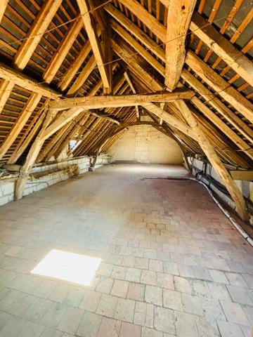 À VENDRE – Longère 110 m² habitables avec nombreuses dépendances et terrain de 900 m²