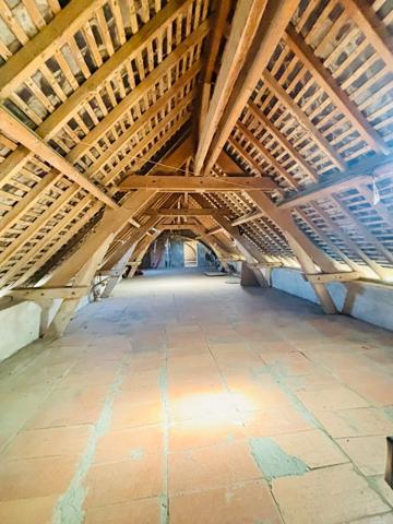 À VENDRE – Longère 110 m² habitables avec nombreuses dépendances et terrain de 900 m²