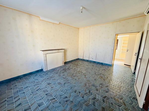 À VENDRE – Longère 110 m² habitables avec nombreuses dépendances et terrain de 900 m²