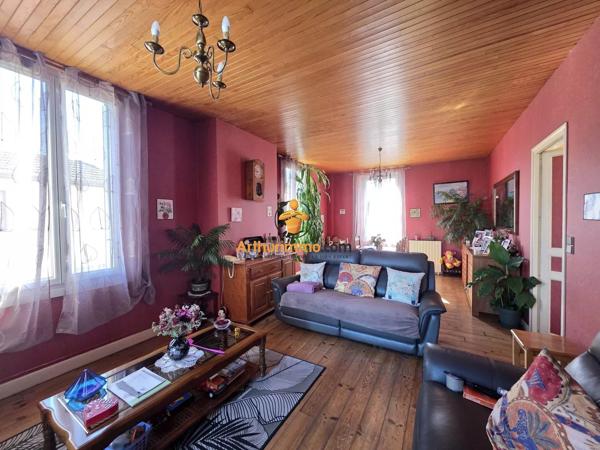 Vente                                                      Appartement
                        
                     3 pièces                      81 m2                     à Tarbes