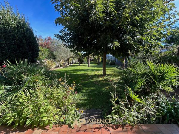 Maison grand jardin - Châtelaillon €497 659 ** - Référence MR640ED1