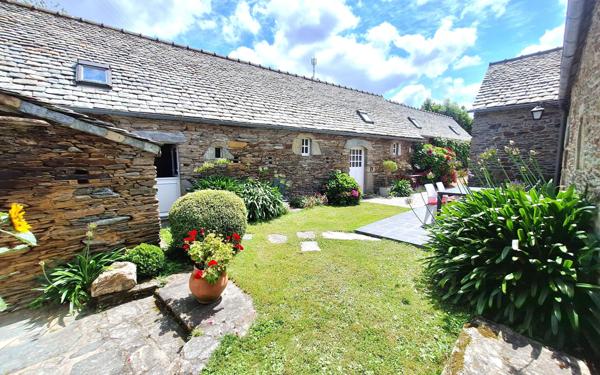 Maison à vendre    5 pièces •  Locquirec