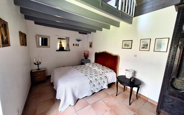 Maison à vendre    5 pièces •  Locquirec