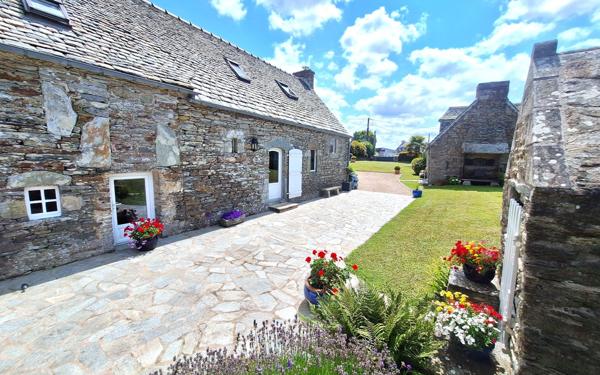 Maison à vendre    5 pièces •  Locquirec