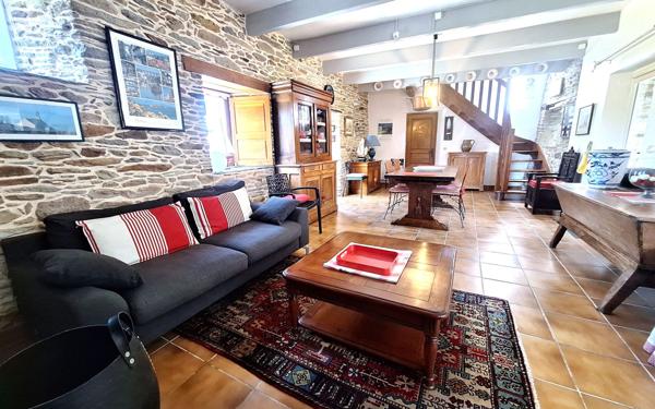 Maison à vendre    5 pièces •  Locquirec