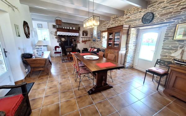 Maison à vendre    5 pièces •  Locquirec