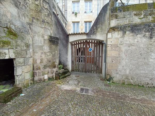 Immeuble à vendre |  Jonzac |  240 m²