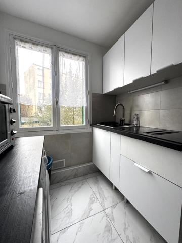 Les Pavillons-s/s-Bois Appartement de 3 pièces + Cave!