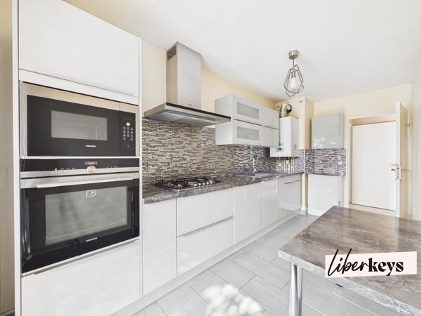 Plaisir – Appartement 3 pièces lumineux de 71 m² avec balcon et box fermé en sous-sol