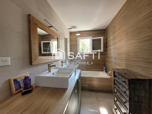 MAISON ENTIEREMENT RENOVEE - 3 CHAMBRES ET GARAGE