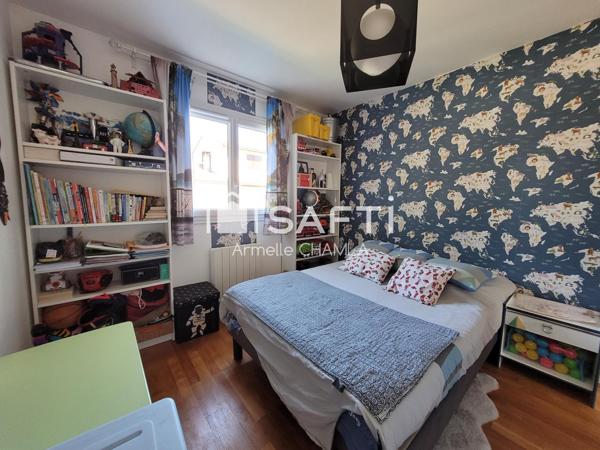 MAISON ENTIEREMENT RENOVEE - 3 CHAMBRES ET GARAGE