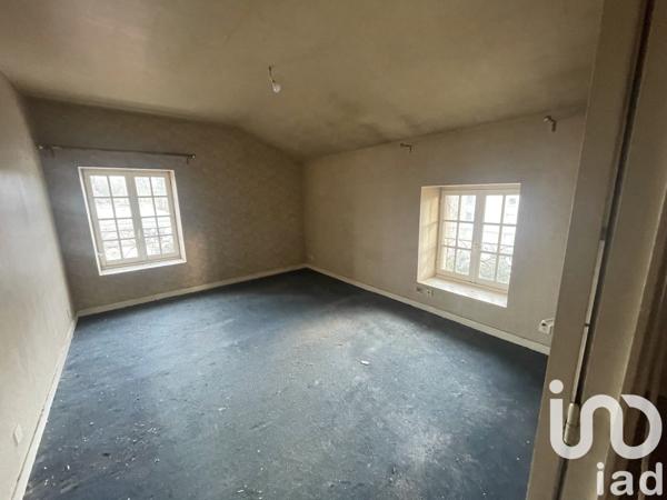 Maison traditionnelle 8 pièces de 245 m² à Sorbiers (42290)