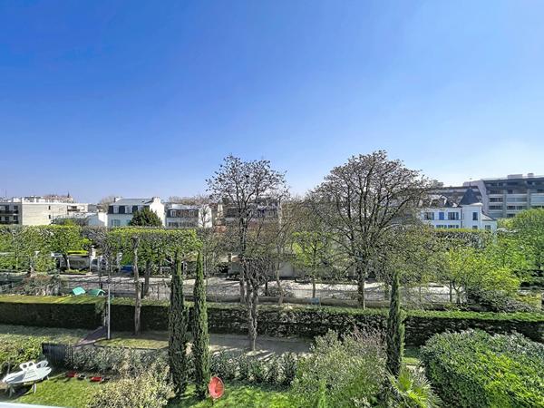 Appartement - 103,35 m² - 4 pièces €799 000 ** - Référence 162084
