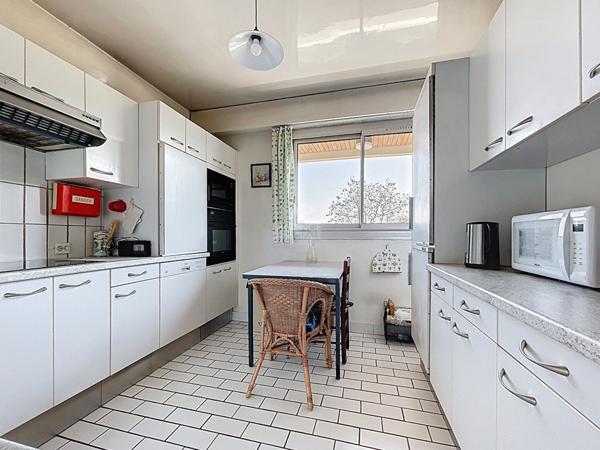 Appartement - 103,35 m² - 4 pièces €799 000 ** - Référence 162084