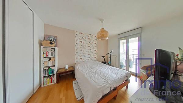 F4 DANS IMMEUBLE RÉCENT AVEC GARAGE ET DOUBLE TERRASSE