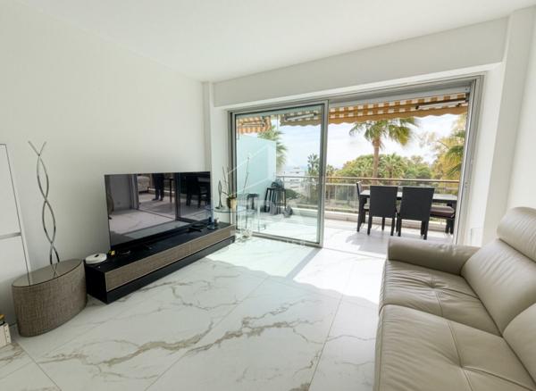 Limite SuperCannes - Vue Mer 2 Pièces