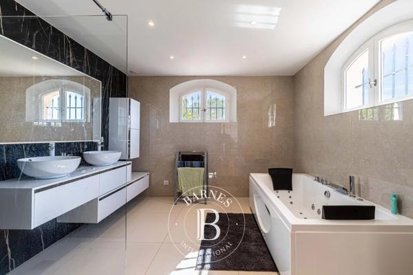 Vallauris, Villa 4 Chambres -  270 m² à vendre