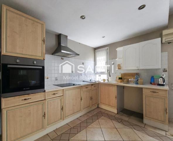 Poussan – Maison de village traversante avec grand garage