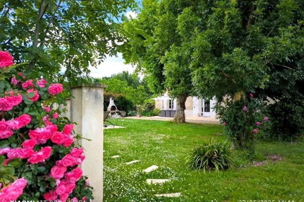 AU CALME, A  5 MIN DE LA ZONE COMMERCIALE, MAISON DE CHARME AVEC PISCINE ET DEPENDANCES