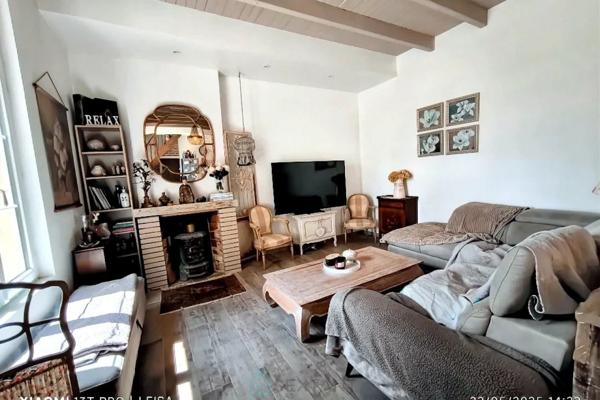 AU CALME, A  5 MIN DE LA ZONE COMMERCIALE, MAISON DE CHARME AVEC PISCINE ET DEPENDANCES