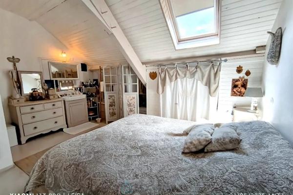 AU CALME, A  5 MIN DE LA ZONE COMMERCIALE, MAISON DE CHARME AVEC PISCINE ET DEPENDANCES