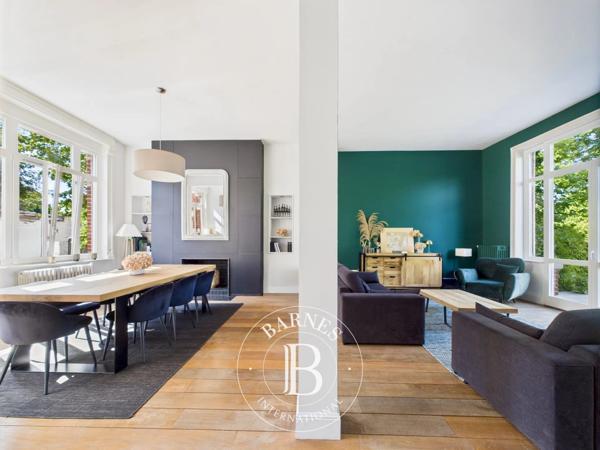 Villeneuve-d'Ascq, Maison 6 Chambres -  285 m² à vendre